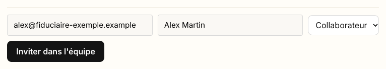 Le formulaire d'invitation rempli : e-mail, nom complet, Collaborateur et bouton Inviter dans l'équipe