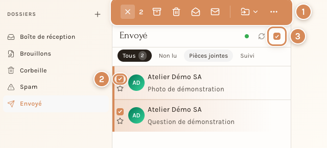 Deux messages cochés : la barre d'actions