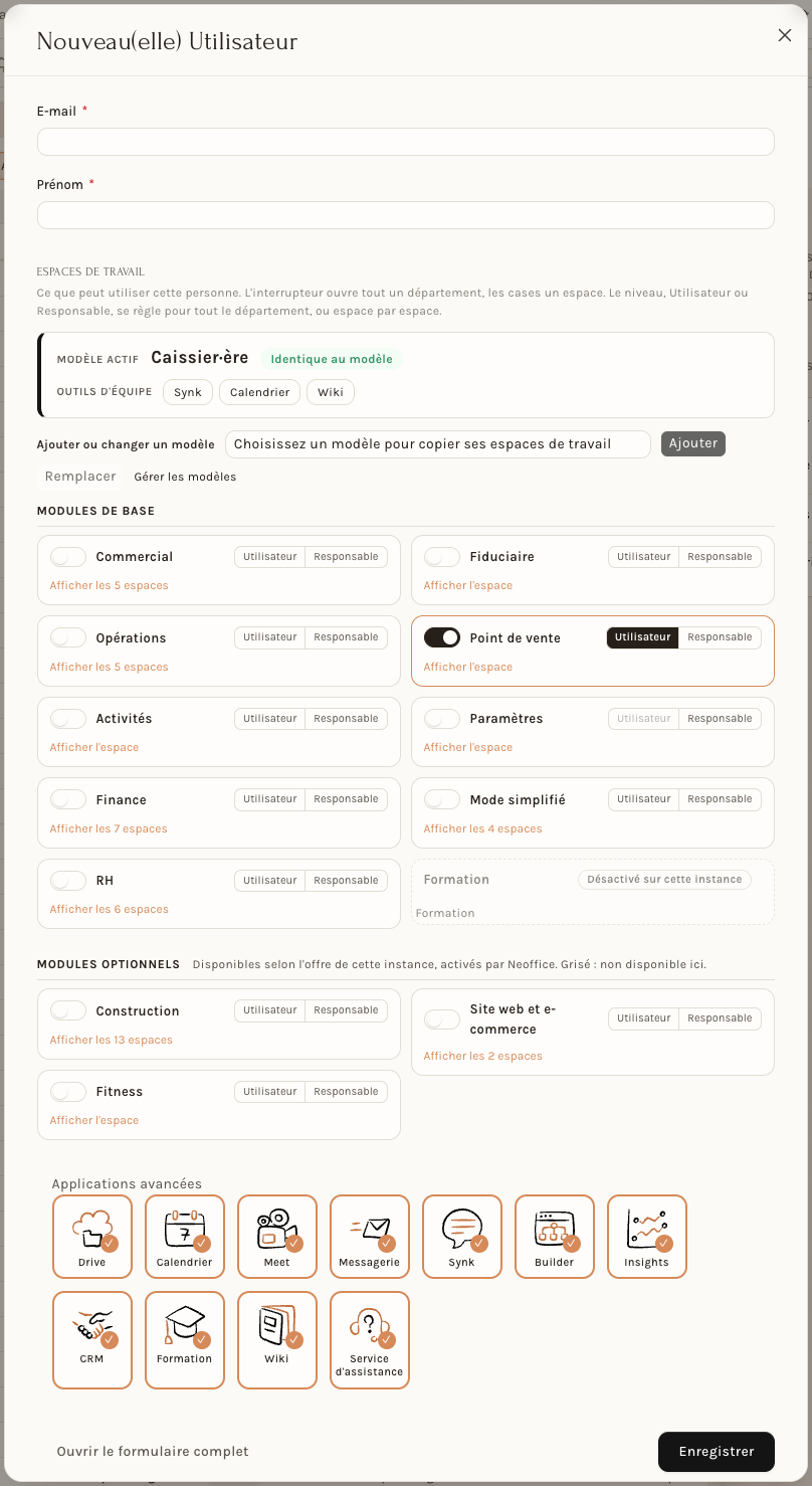 La fenêtre de création d'un compte : le modèle Caissier·ère choisi, ses outils d'équipe, les espaces ouverts et, en bas, les applications avancées